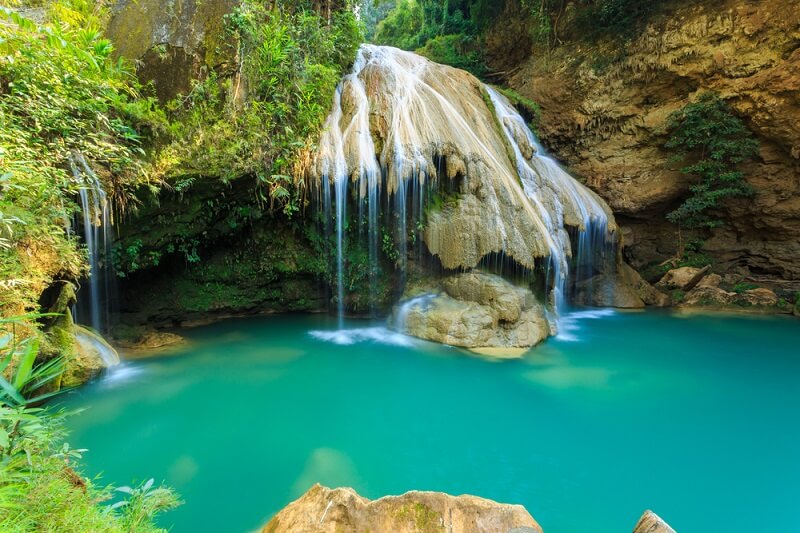 在泰國南奔必做的最棒活動：距離清邁不到1小時車程的綠松石瀑布和卡倫村部落